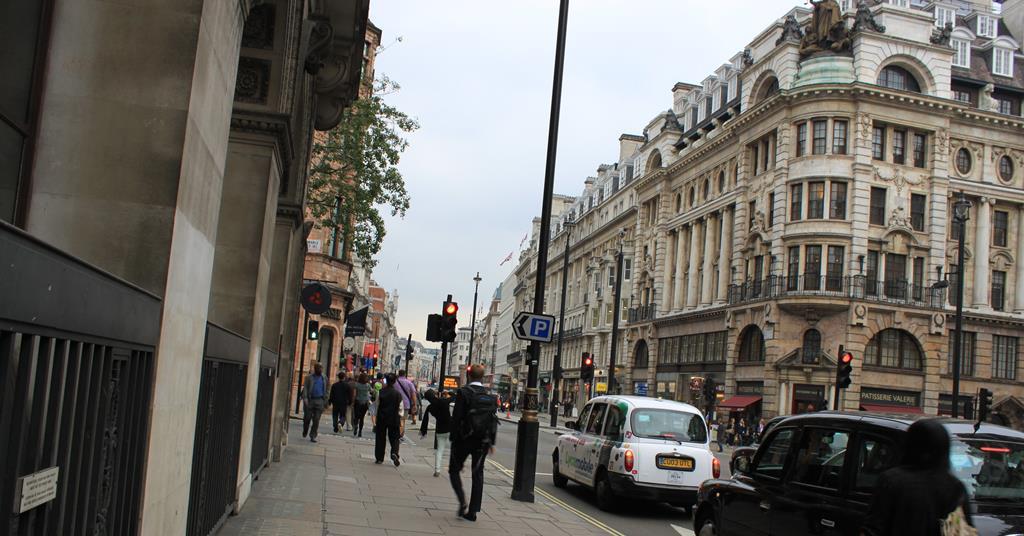 More British retailers warn profits will fall short after Middle East conflict as profit warnings rise in Q2; AI investment key