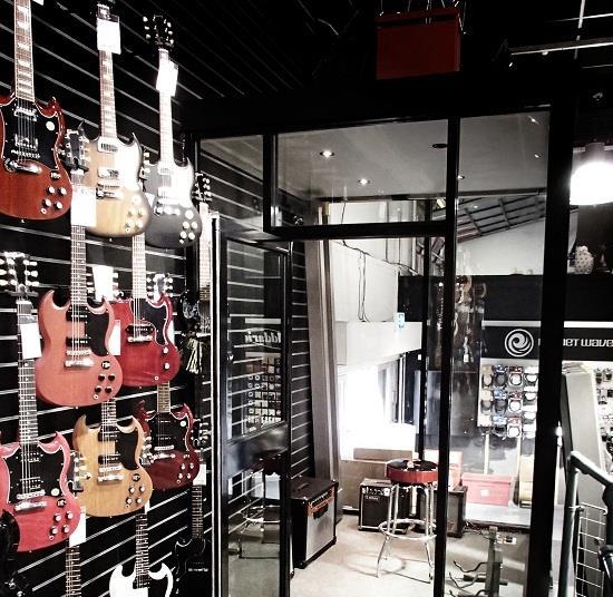 Dawsons guitar deals shop