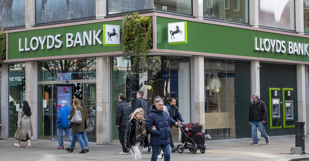 Lloyds to reward spending on local high streets