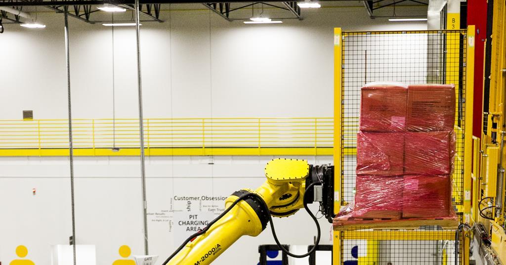 Amazon installs more than 15,000 robots in its US fulfilment centres ...