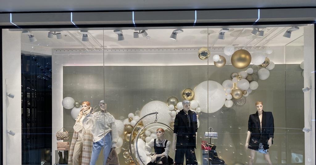 Selfridges Unveils Festive Christmas Window Displays – WWD