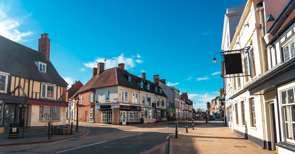 Online sales lead the way has heatwave keeps customers off the high streets
