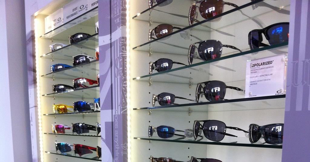 vision express oakley