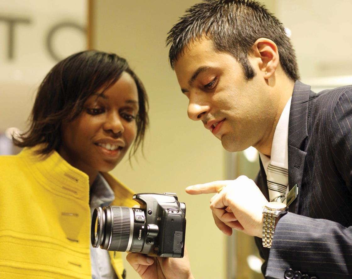 Retailers should follow the customer service model of the leisure