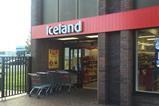 Iceland and Co-op are the first UK supermarkets to back a plastic bottle deposit scheme aimed at reducing pollution.