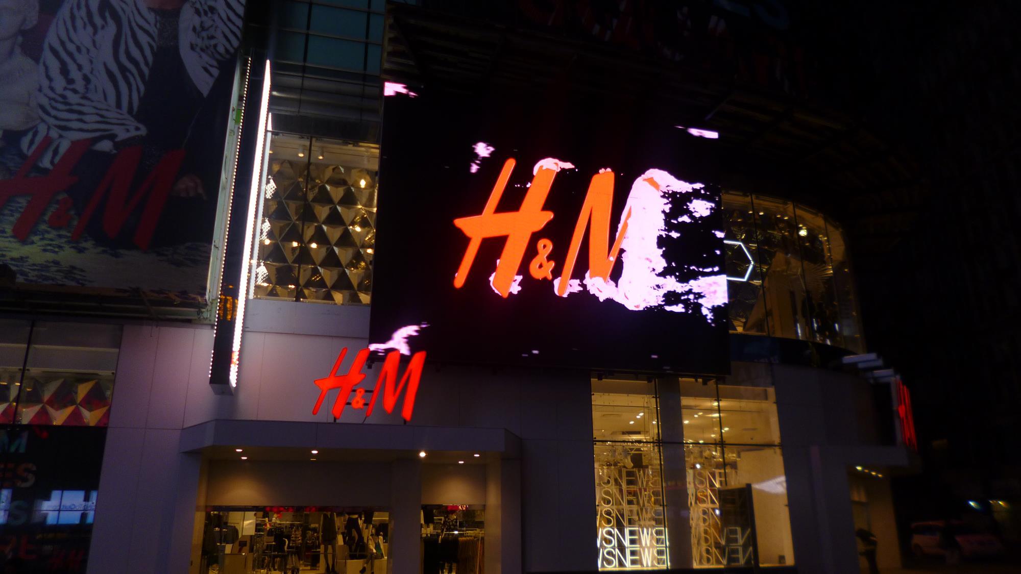 Store gallery H&M Times Square, New York City Photo gallery Retail