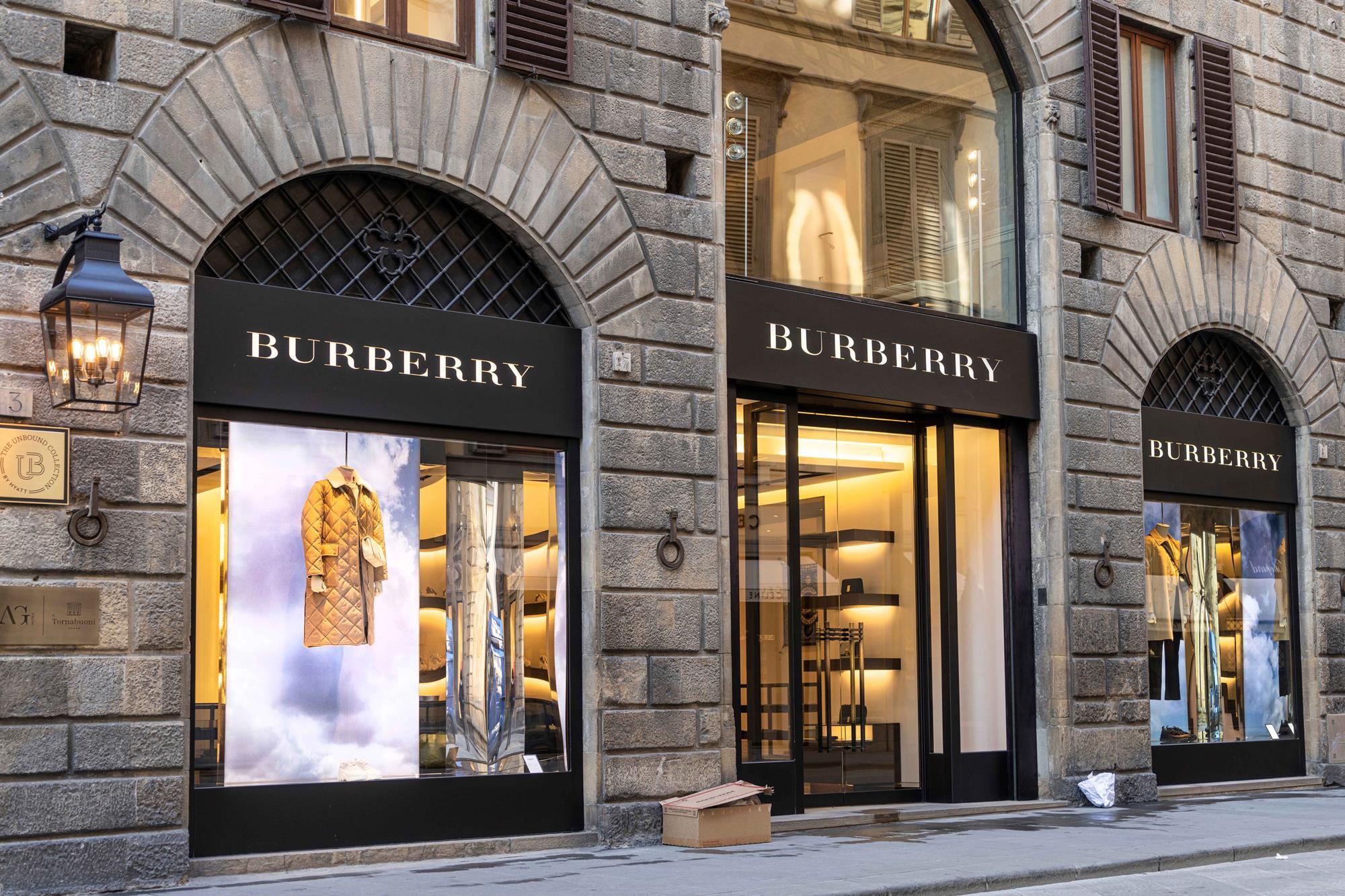 Burberry store downtown online