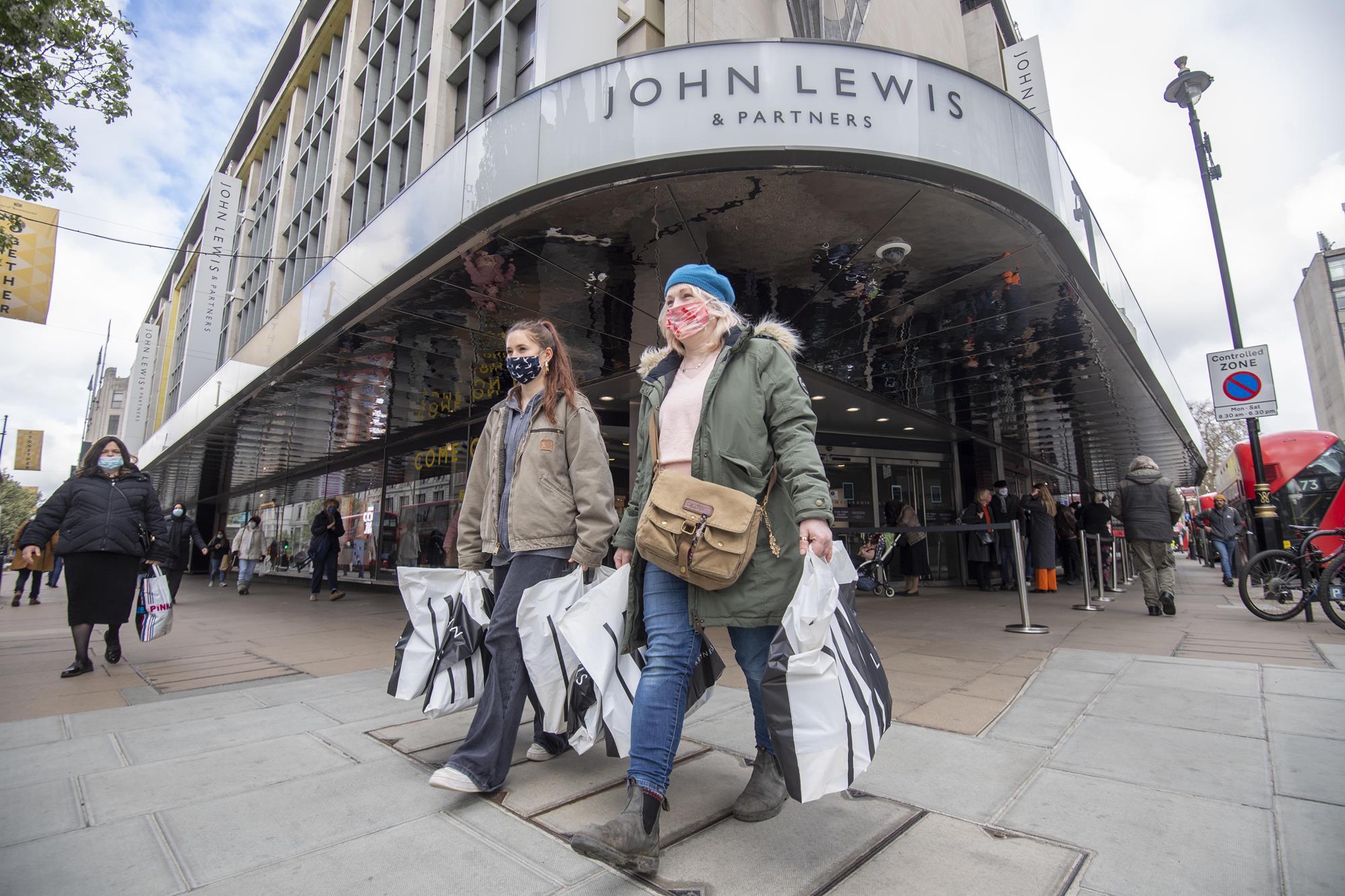 Retail Christmas Sales 2022 Data: Christmas Sales Uptick Brings Retail Relief Heading Into Uncertain  2022 | News | Retail Week