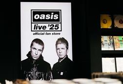 Oasis Live ‘25 fan store