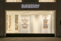 BURBERRY_2023_NEW_BOND_STREET_CROPPED_4x5_RGB_08