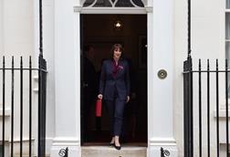 Rachel Reeves carrying chancellor's red box