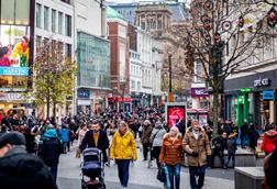 People Christmas shopping in Liverpool