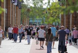 sunny weather boosts footfall