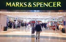 Marks and Spencer has delivered a poor Christmas trading performance after the warm autumn and fulfilment troubles knocked womenswear sales.