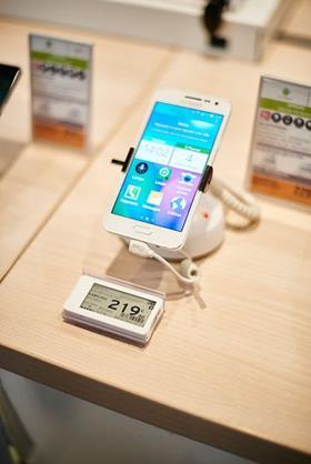 Darty is piloting electronic labels that shoppers can scan with their smartphones to receive rich content.