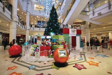 Retailers should offer visually strong Christmas displays