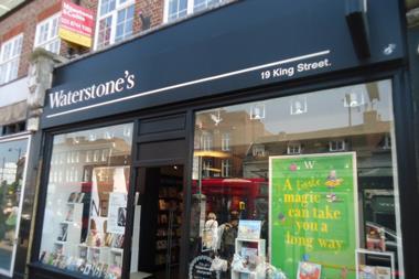 Waterstones puts 560 managers into consultation