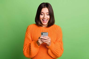 Woman-smiling-at-mobile-phone