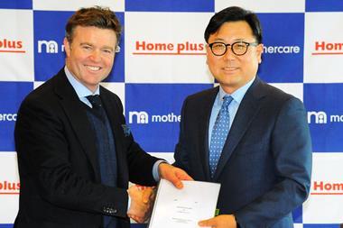 Mark Newton-Jones with Do Sung-hwan, chief executive of Homeplus