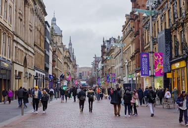 Shoppers-on-Glasgow-street