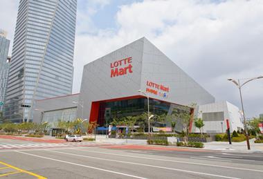 Lotte Mart in Songdo International Business District