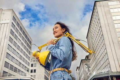 Customer carrying secondhand Ikea lamp