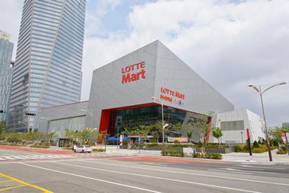 Lotte Mart in Songdo International Business District