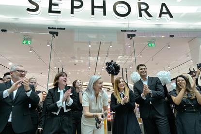 01 08 25 SENT Sephora UK Arndale Opening_Steve Biggs, Jill Stutzbach, Sarah Boyd, Victoria Fuller, Mahmoud Ersan and Sabina Ellahi_036