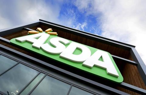 Asda has offered all of its 135,000 store staff a pay increase to £8.50 per hour as it ushers in more “flexible” contracts.