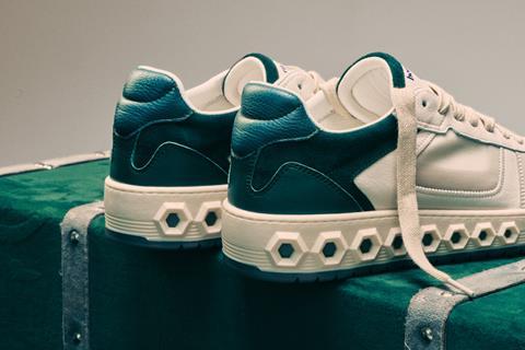 BORN OUTSIDE ITALY0055