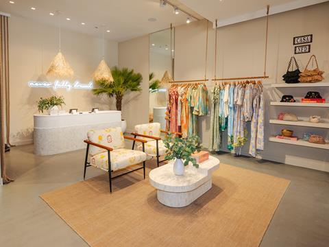 Never Fully Dressed LA (2)