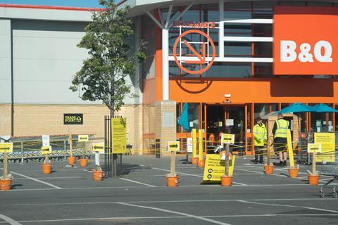 B&Q social distancing