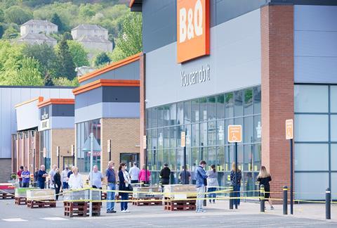 B&Q London social distancing