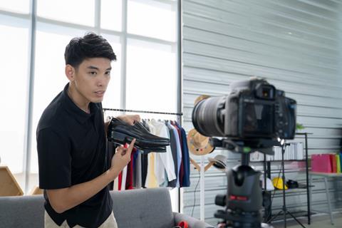 Live streaming retail