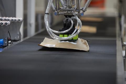 Amazon_UniversalRoboticLabeller_InnovationLab_09515