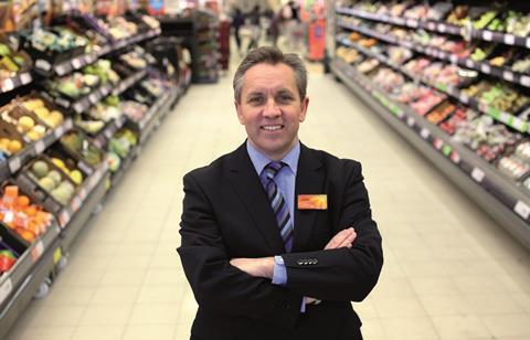 Sainsbury’s chief executive Justin King is to step down and group commercial director Mike Coupe is to take over.