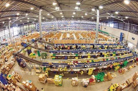 Amazon to employ 15,000 Christmas temps