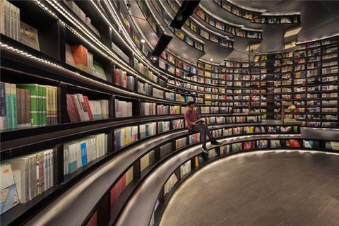Optical illusions in the bookstore in China
