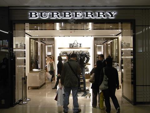 Burberry has reported underlying retail sales rose 8% to £407m during its first quarter, but warned the trading environment “remains challenging”.